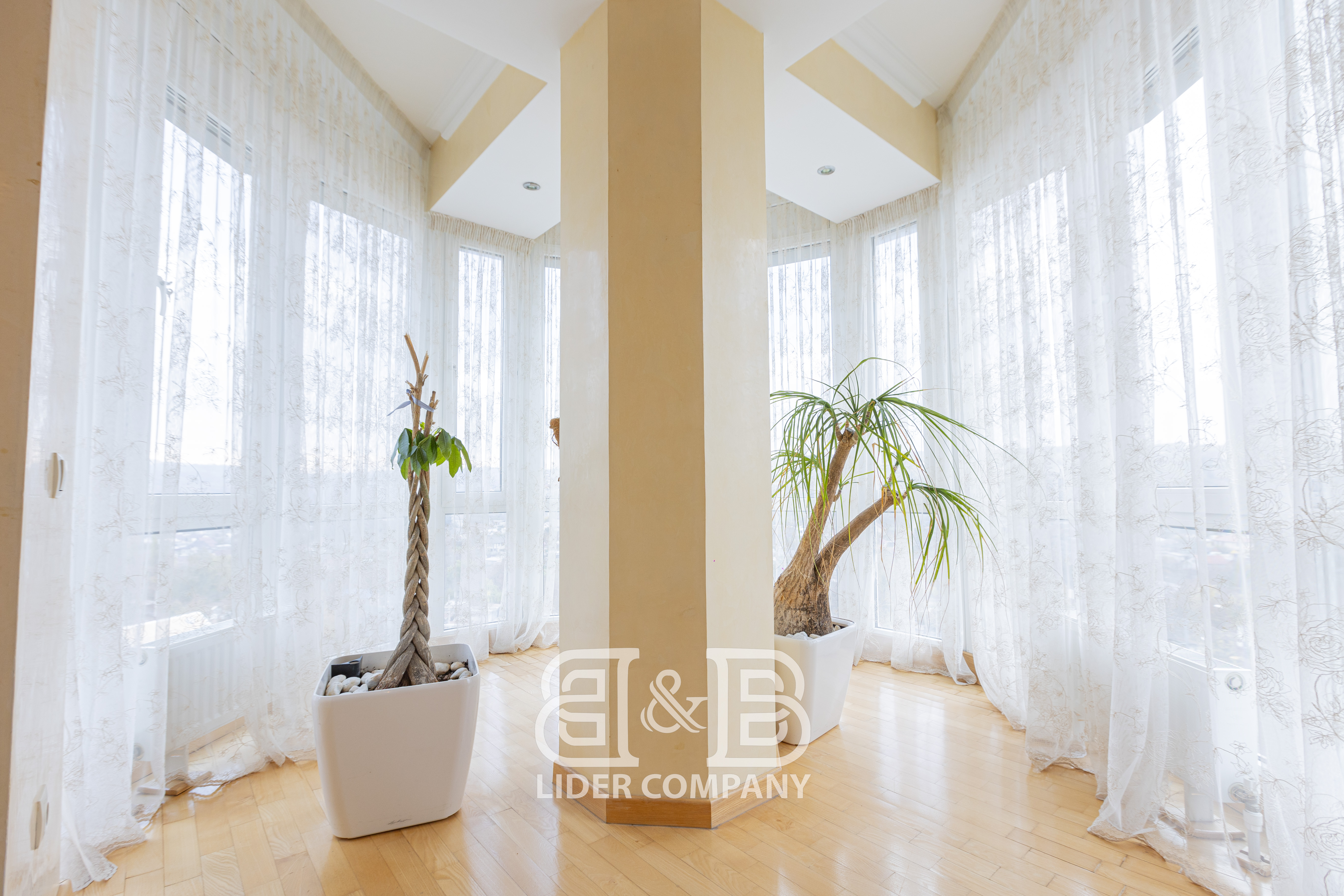 PentHouse spațios în 2 nivele cu EUROREPARAȚIE , 260 m2 , Buiucani