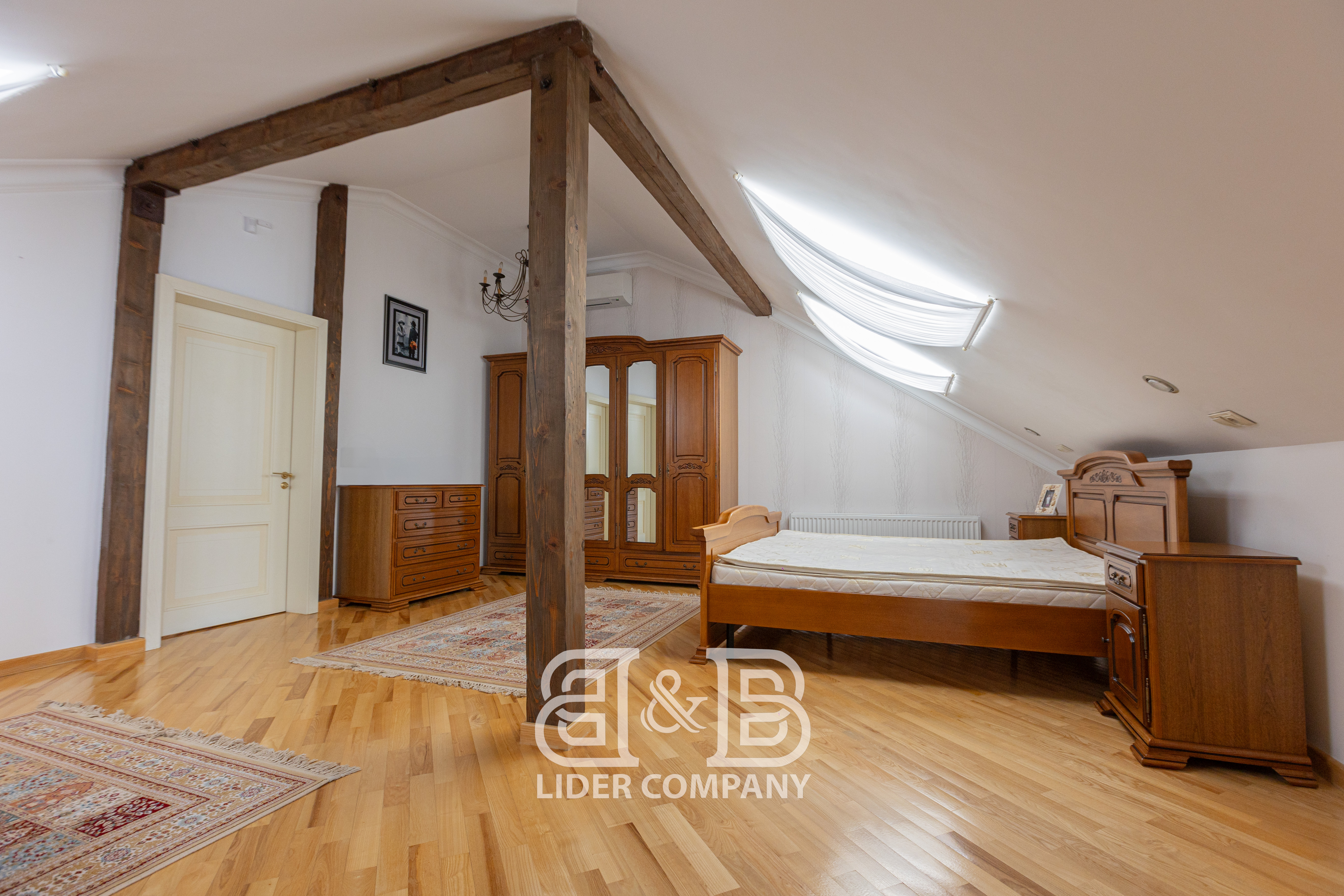 PentHouse spațios în 2 nivele cu EUROREPARAȚIE , 260 m2 , Buiucani