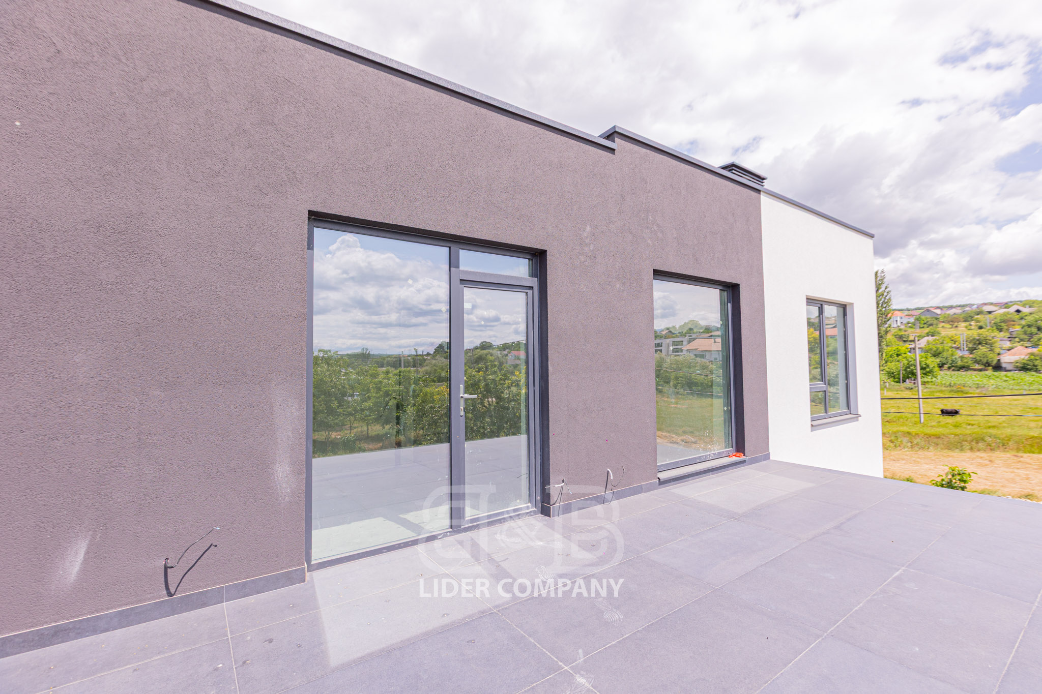 Spre vânzare o casă modernă cu design minimalist - Grătiești