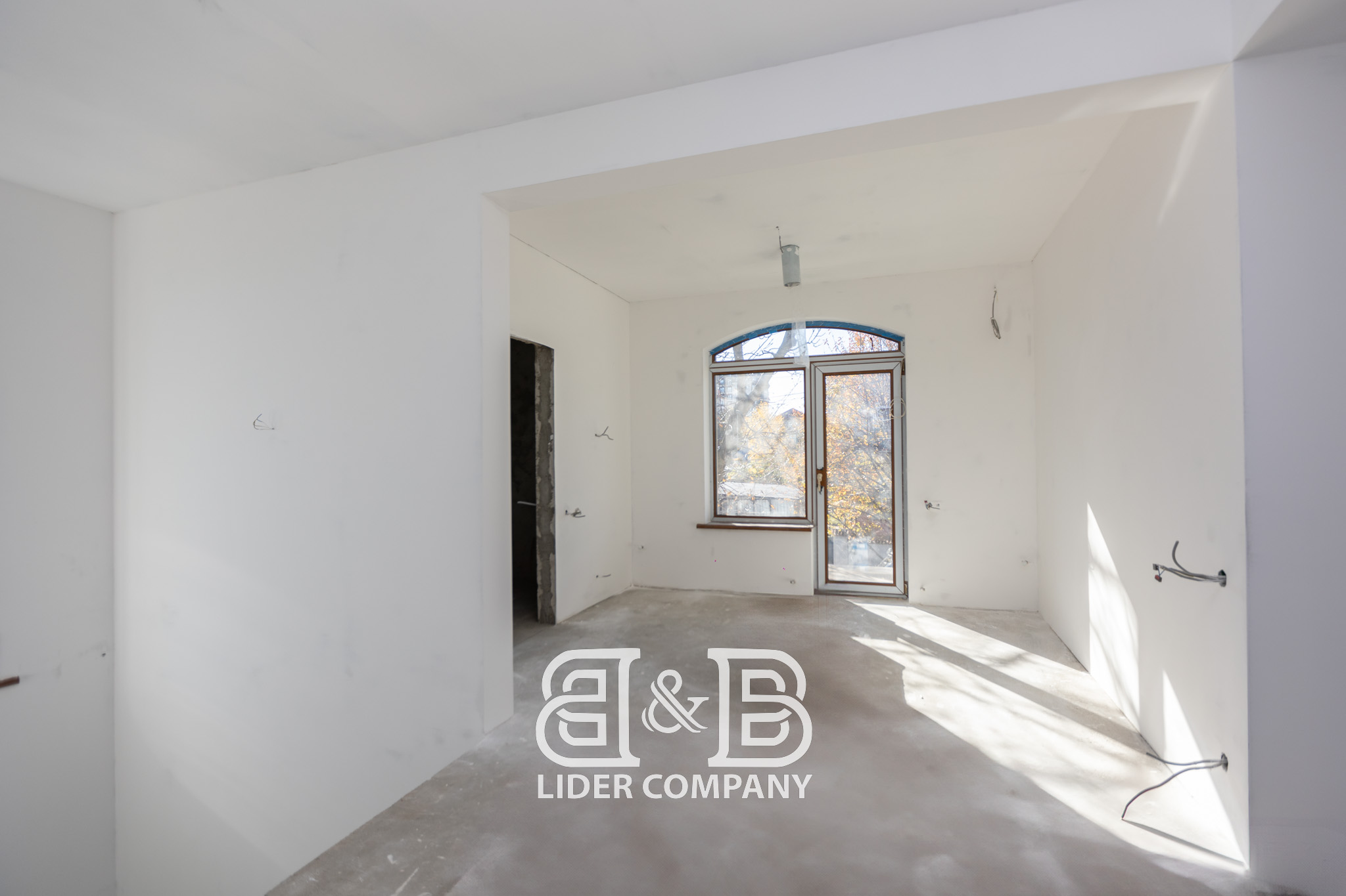 Casă Nouă de locuit  în 3 nivele –270 m²