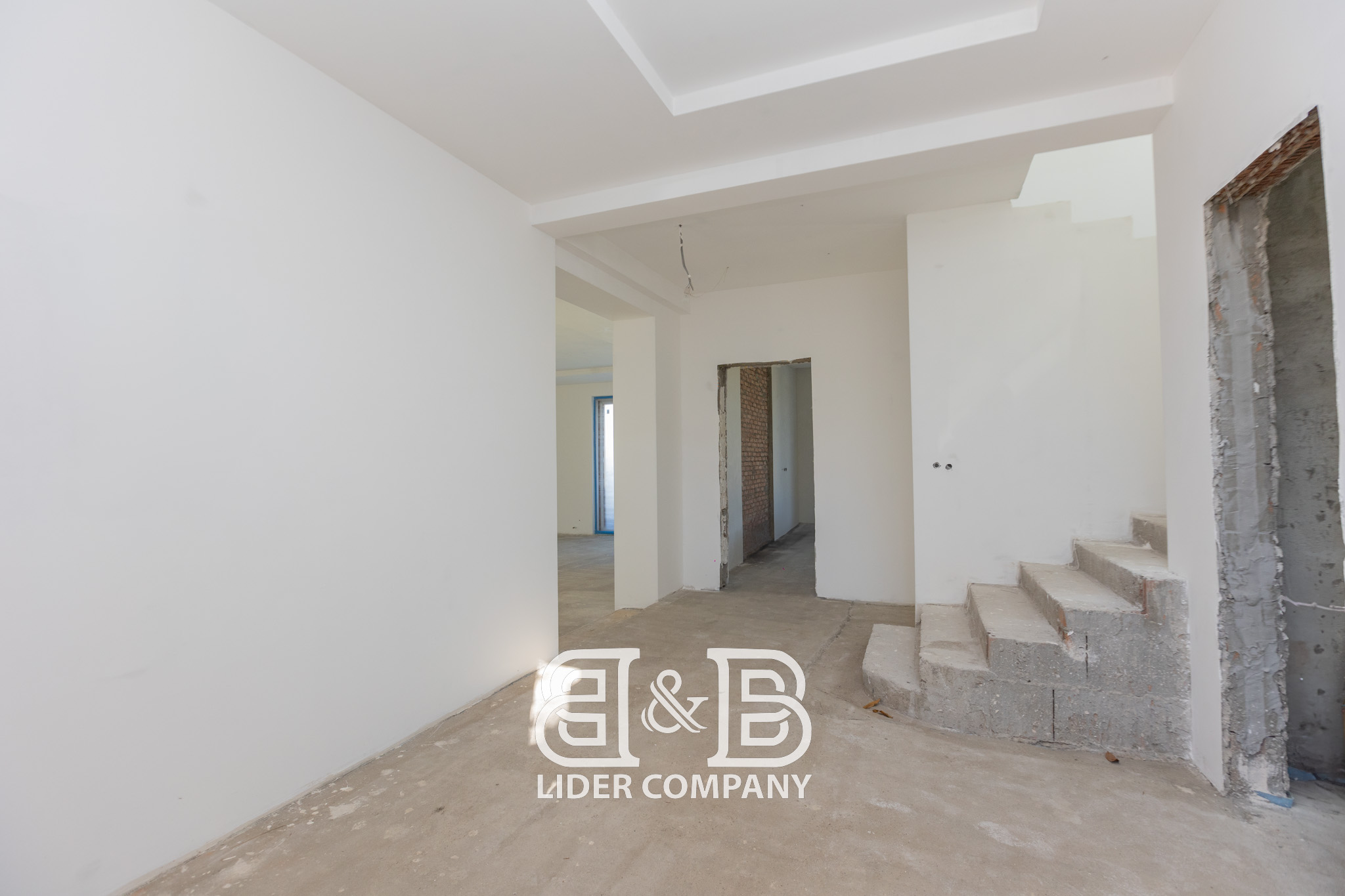 Casă Nouă de locuit  în 3 nivele –270 m²