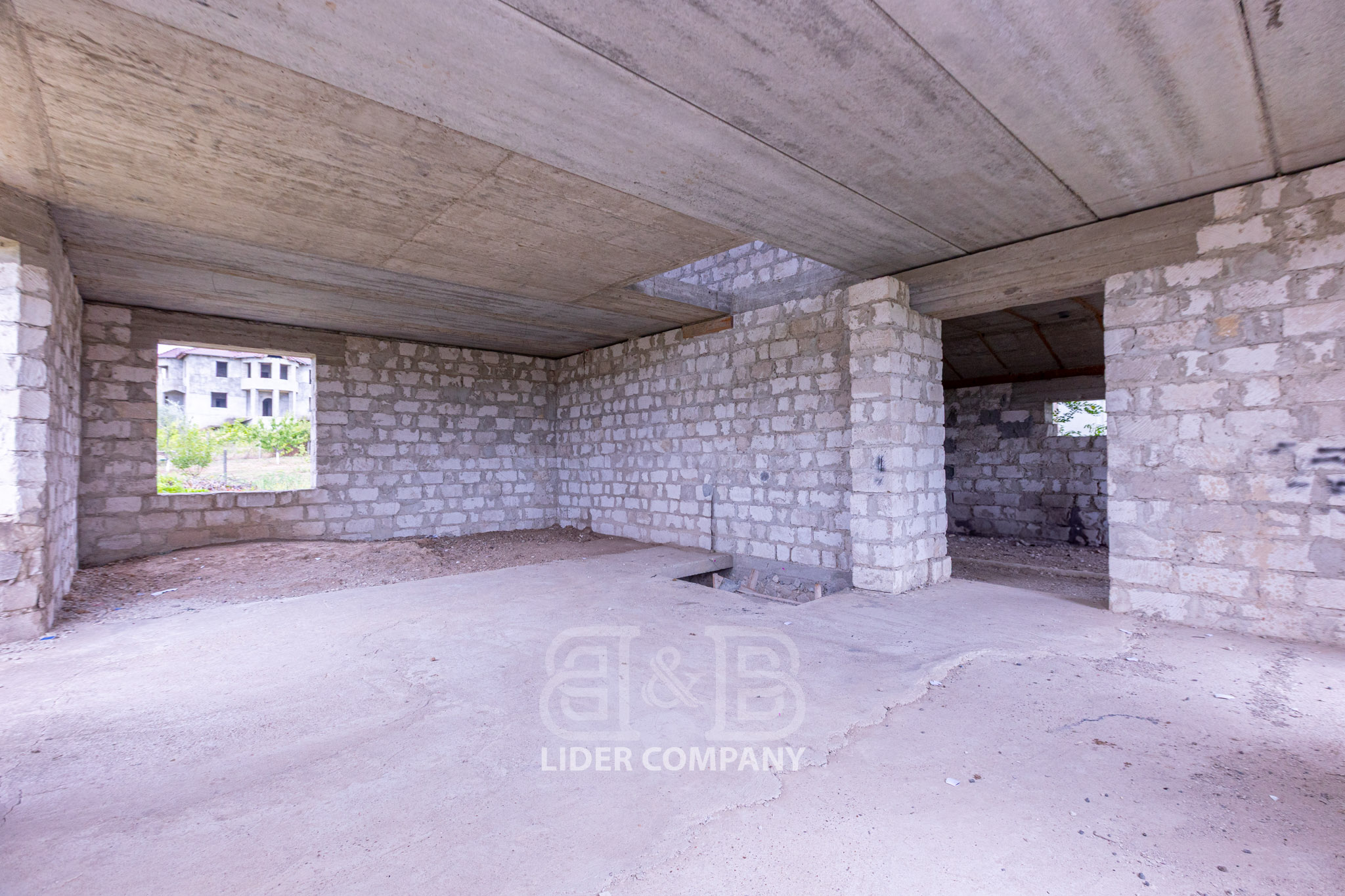 Casă nefinisată de vânzare – comuna Băcioi