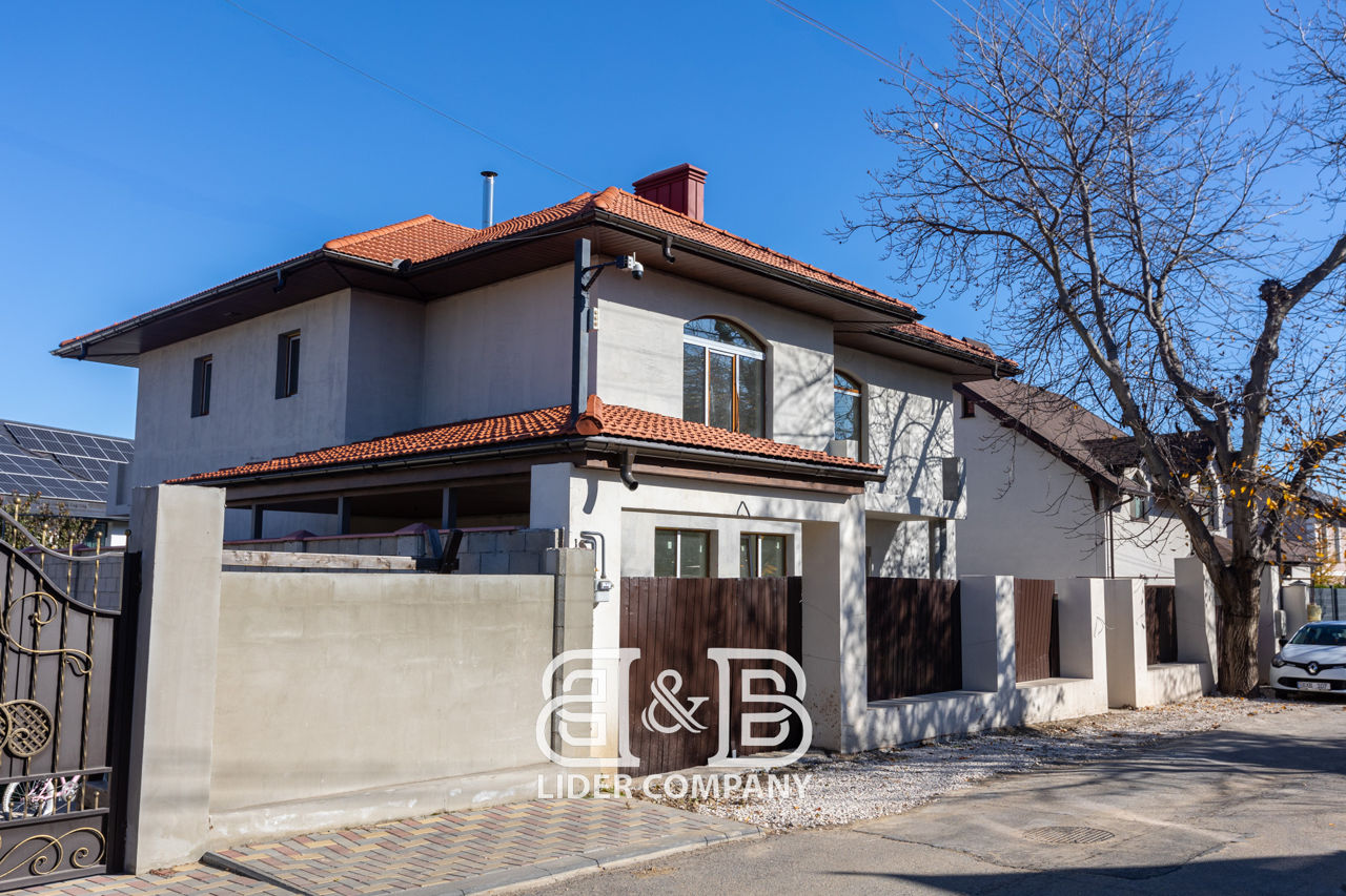 Casă Nouă de locuit  în 3 nivele –270 m²