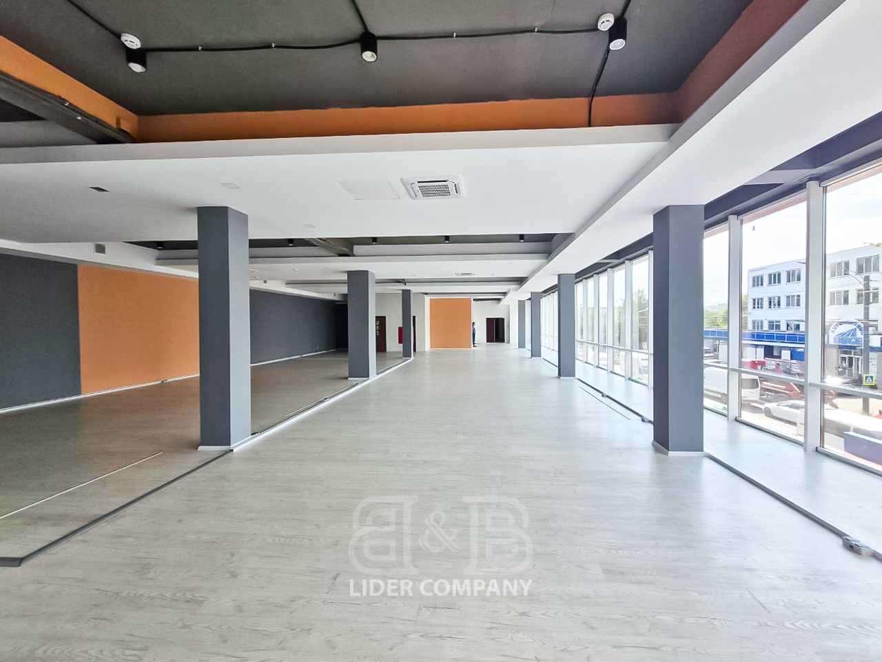 Spațiu comercial / Birou / Oficii Chirie