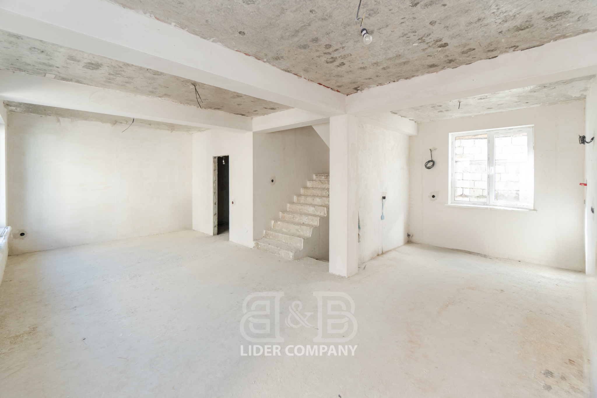 Casă în 2 nivele + mansardă , 160 m2, Centru , Chișinău