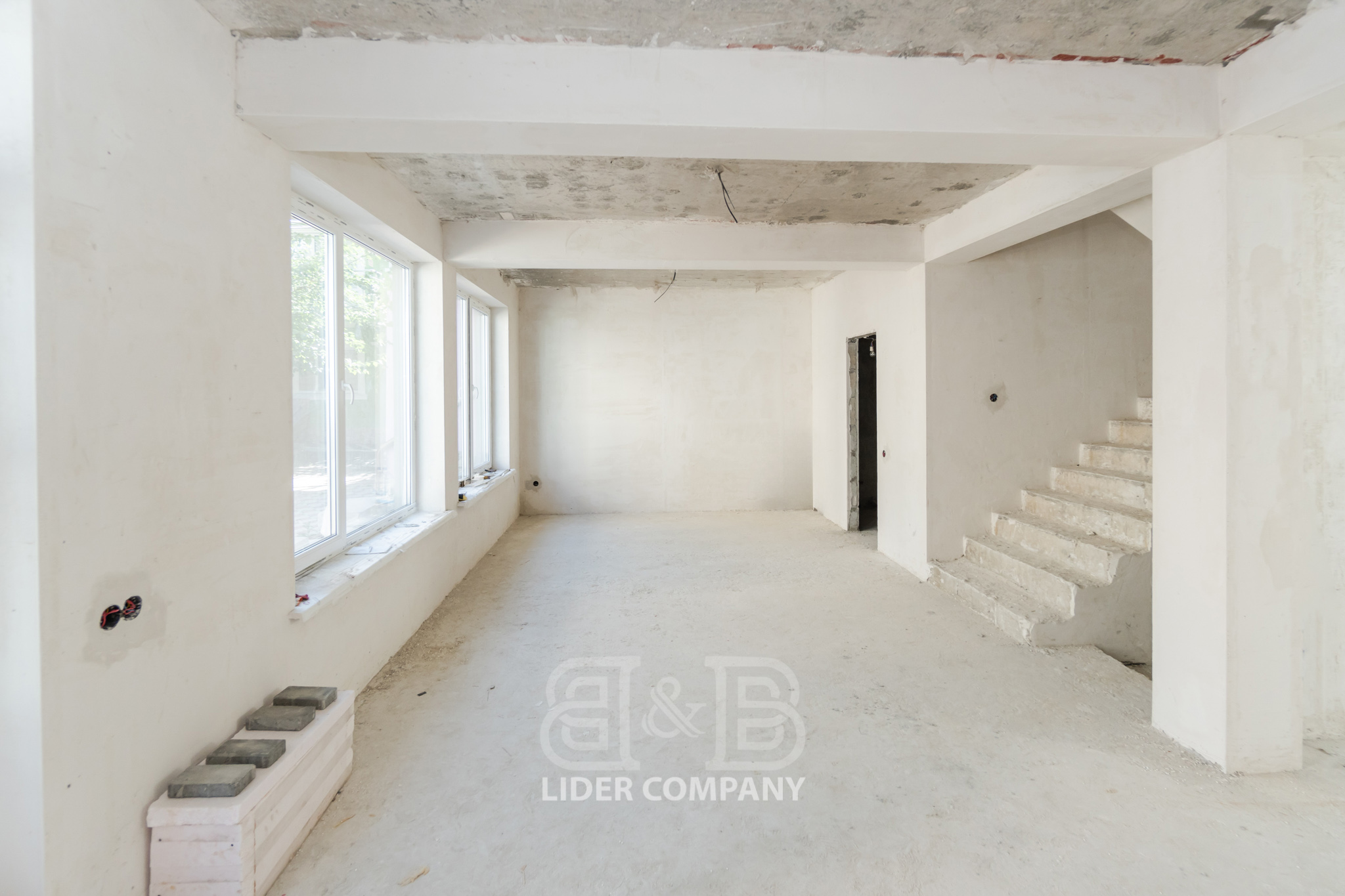 Casă în 2 nivele + mansardă , 160 m2, Centru , Chișinău