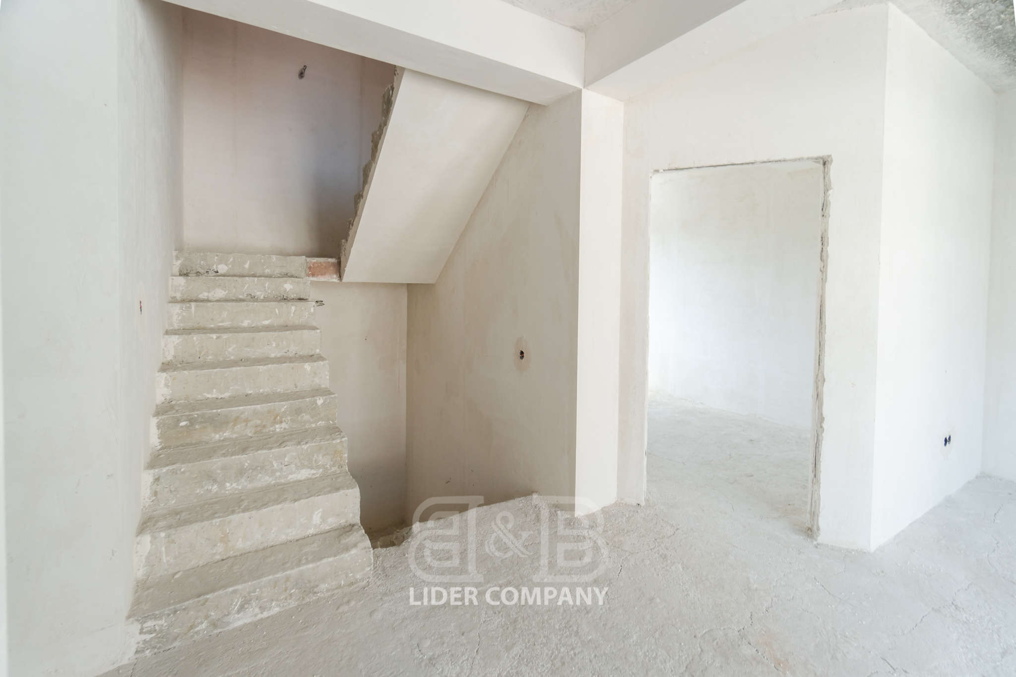 Casă în 2 nivele + mansardă , 160 m2, Centru , Chișinău