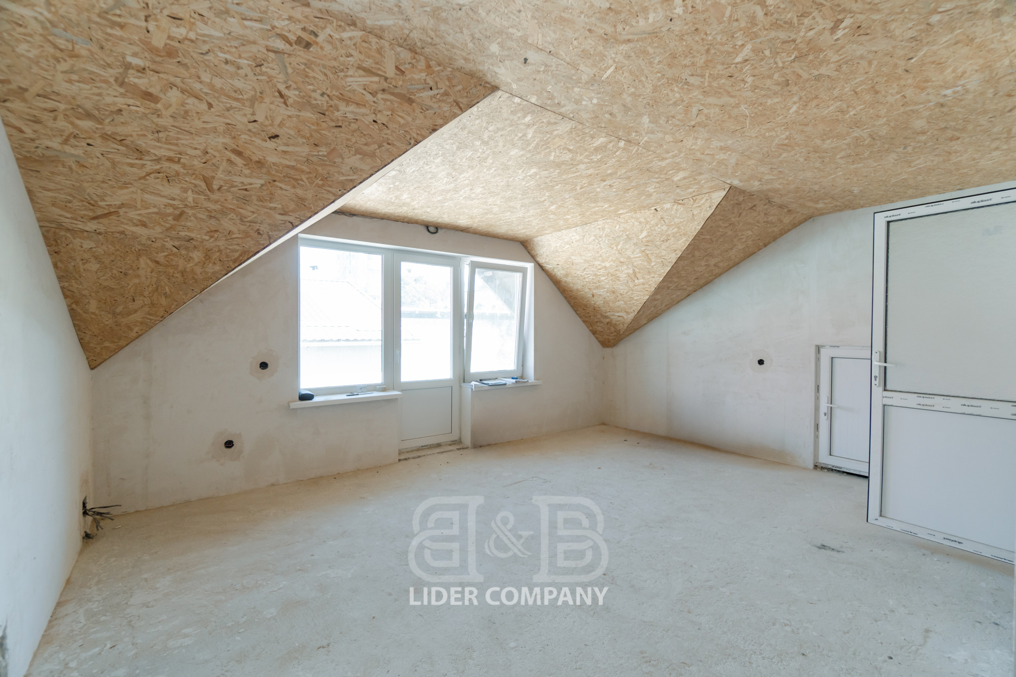Casă în 2 nivele + mansardă , 160 m2, Centru , Chișinău