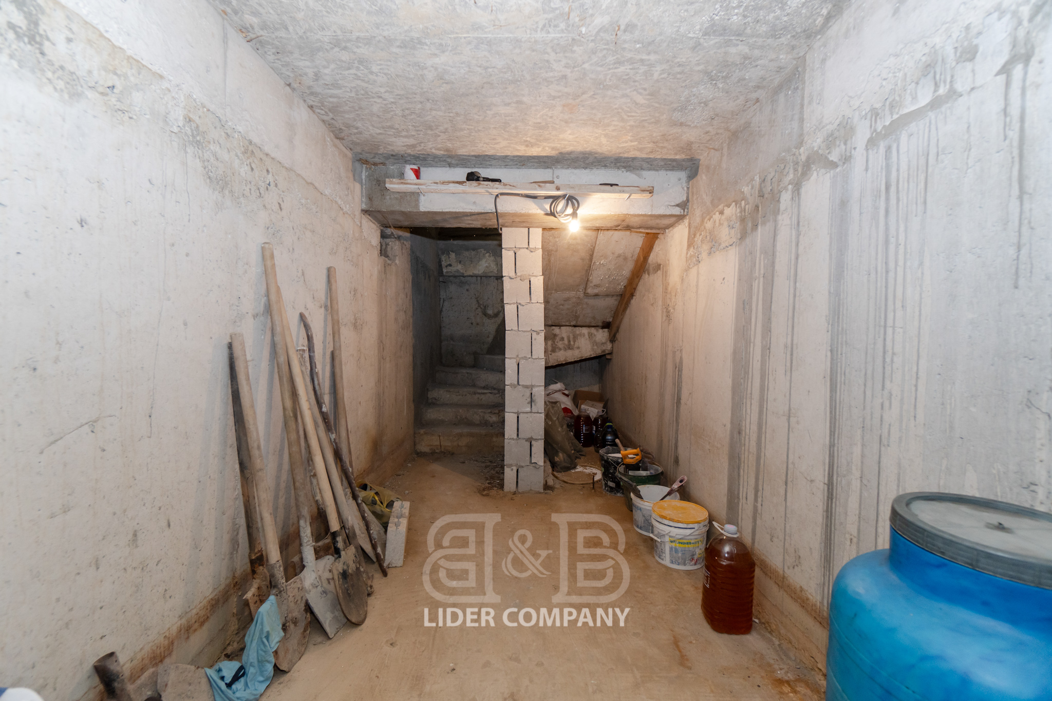 Casă în 2 nivele + mansardă , 160 m2, Centru , Chișinău