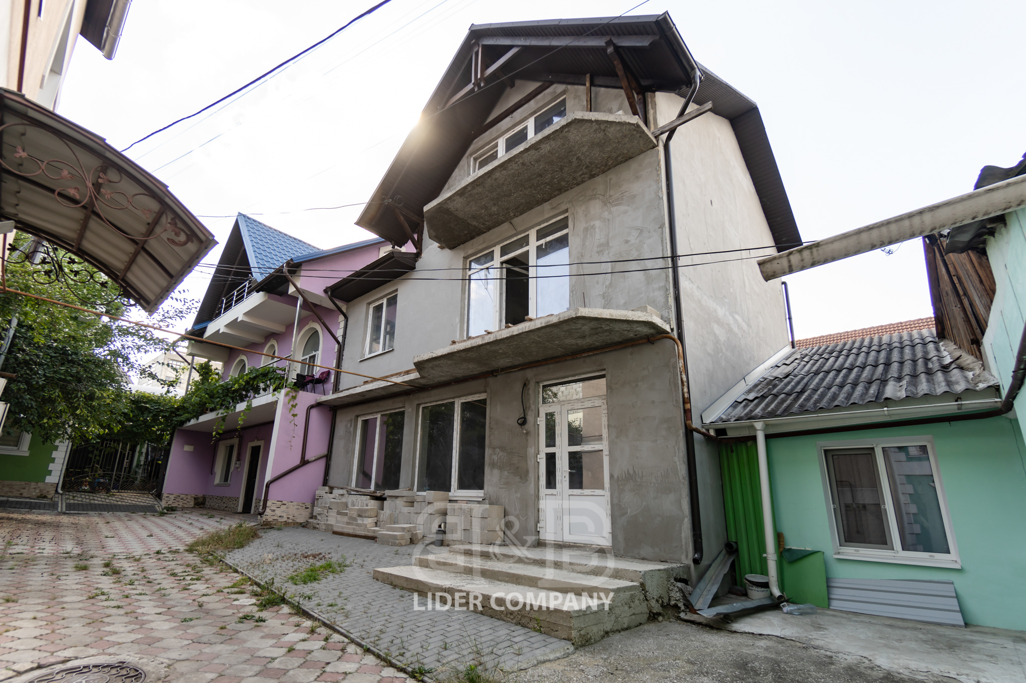Casă în 2 nivele + mansardă , 160 m2, Centru , Chișinău