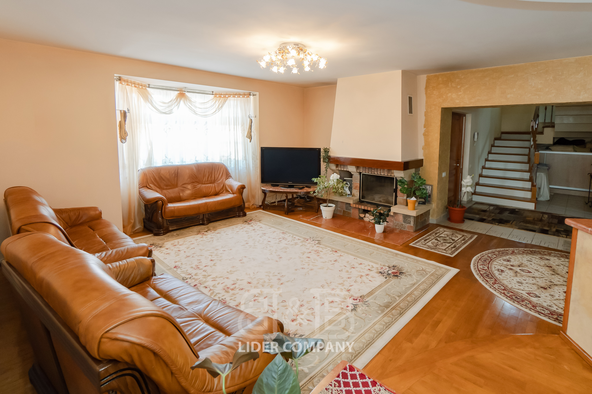Casă în 4 nivele cu o suprafață de 480 m2 , Stăuceni