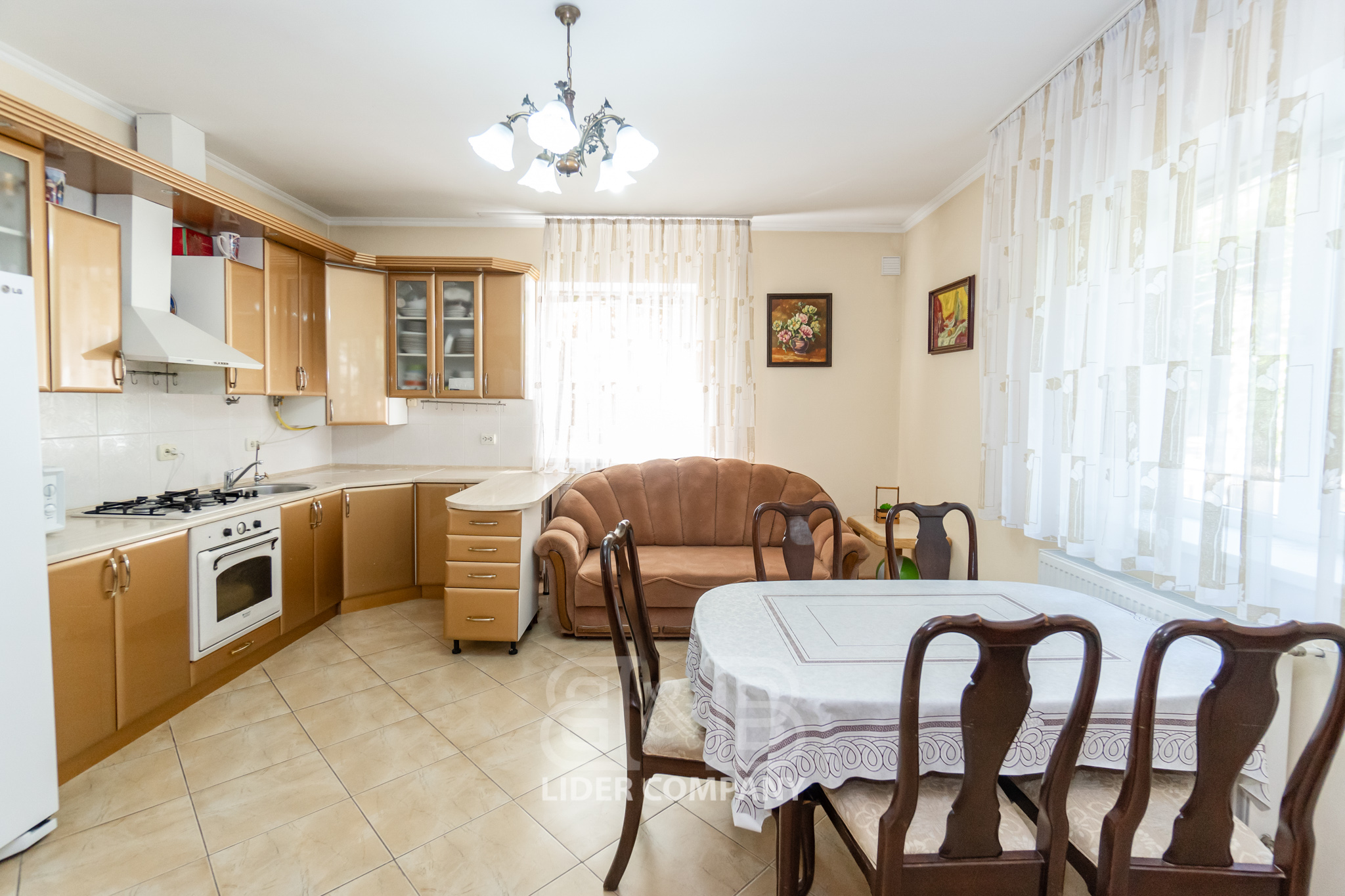 Casă în 3 nivele ,  Codru str.Sfîntul Nicolae 80