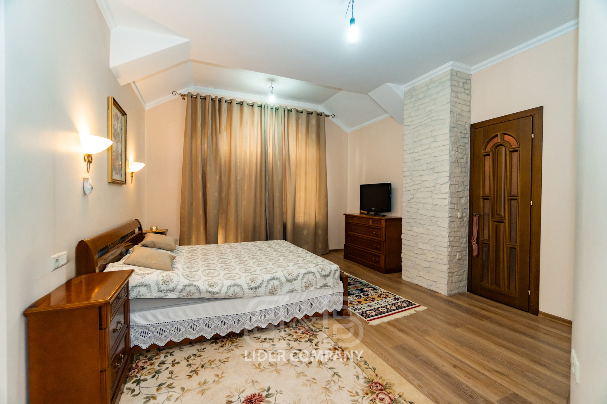 Casă gata de trai cu o suprafață de 220 m2 , Telecentru