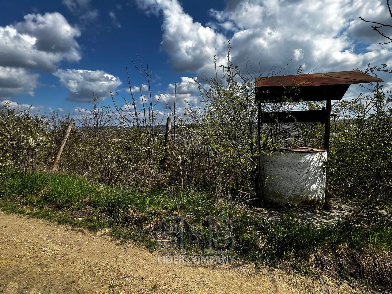 Teren pentru construcții de vânzare în comuna Răzeni, r-nul Ialoveni
