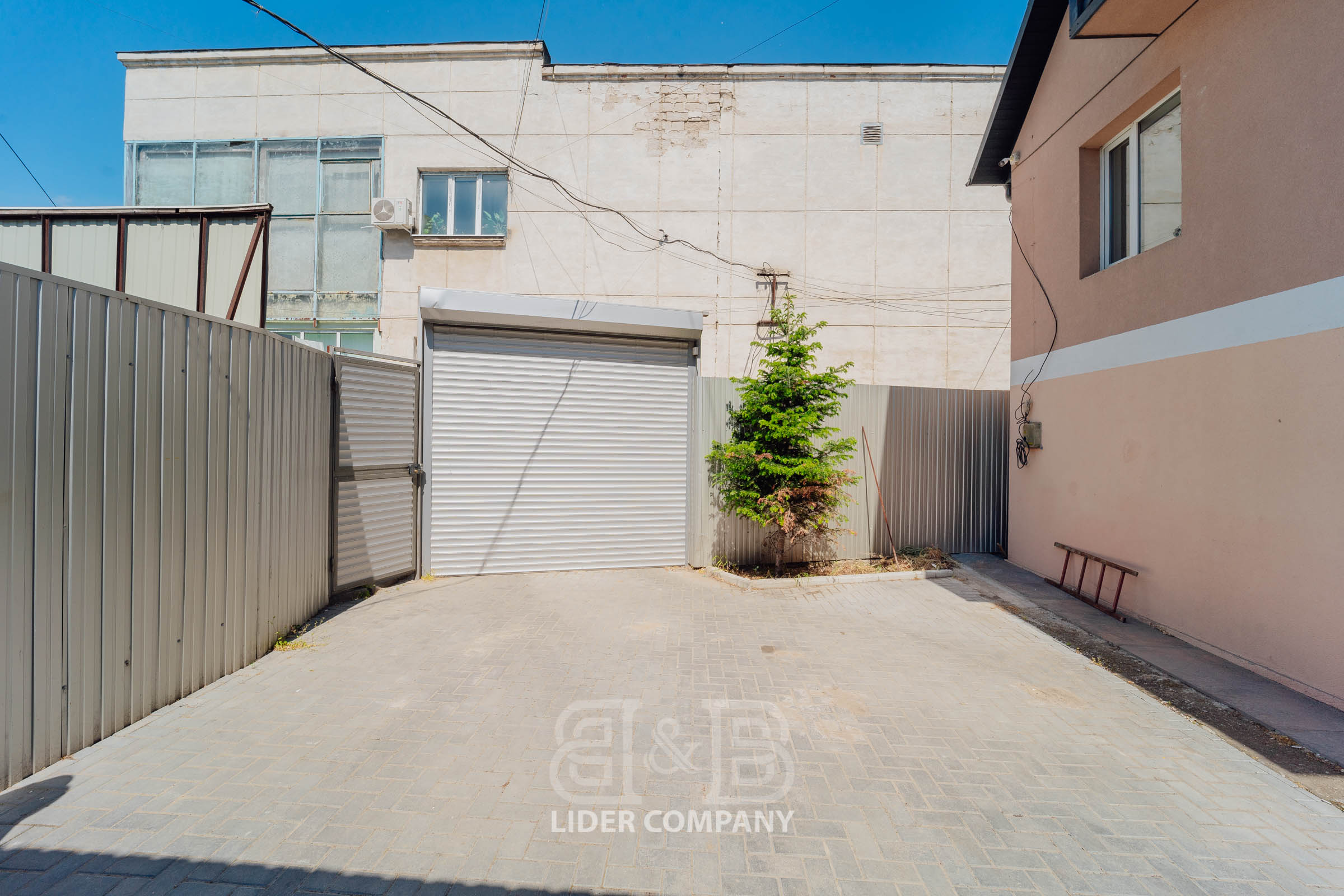 De vânzare – Casă cu 2 etaje în sectorul Botanica, str. Sarmizegetusa