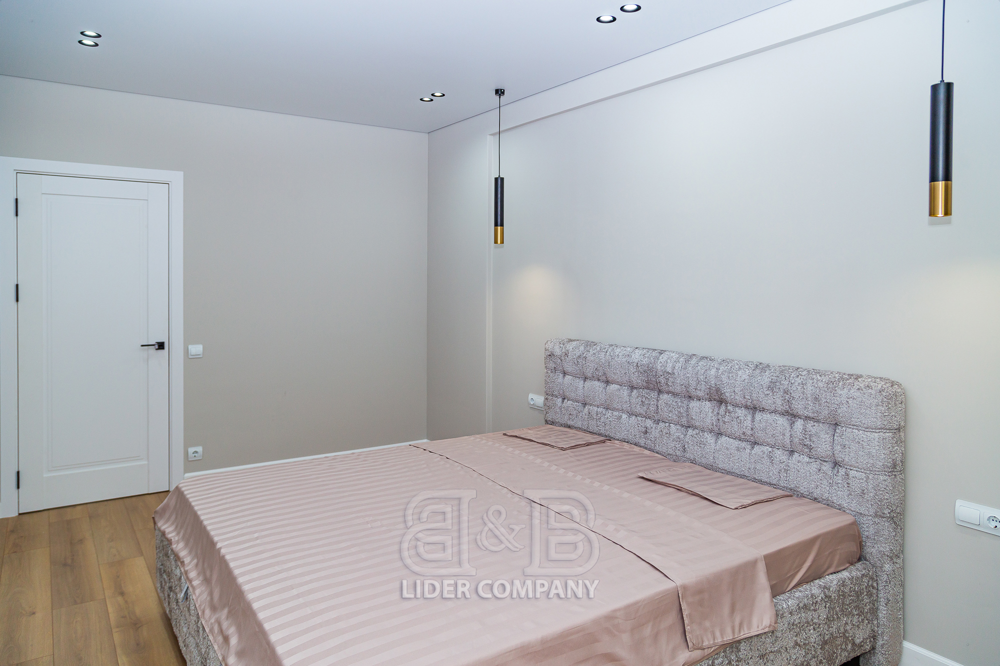 Apartament cu 3 camere de vânzare – sectorul Buiucani, Complexul ExFactor
