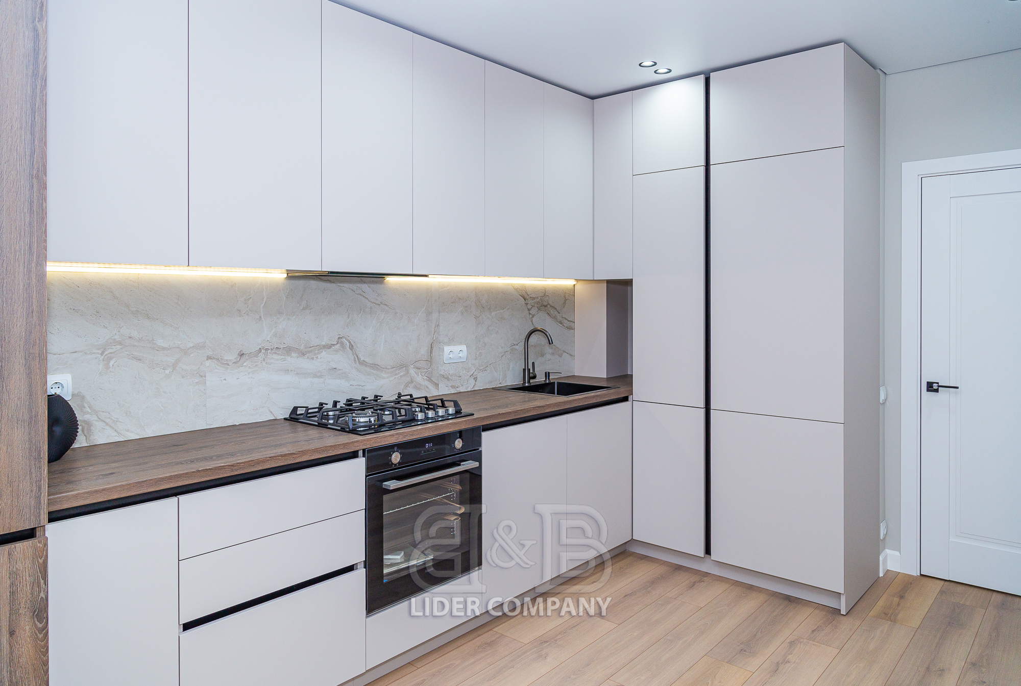 Apartament cu 3 camere de vânzare – sectorul Buiucani, Complexul ExFactor