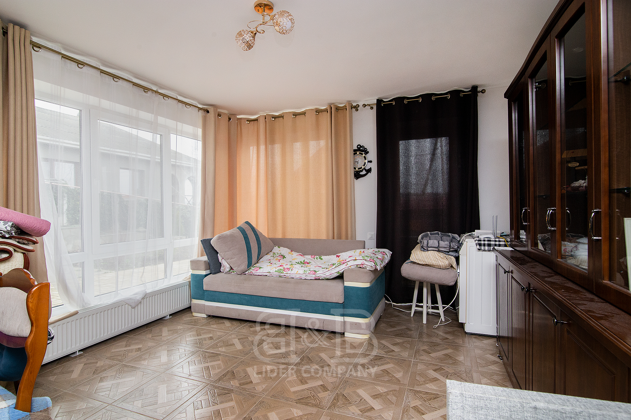 Casă la cheie 381 mp + teren 30 ari Băcioi , Străsteni
