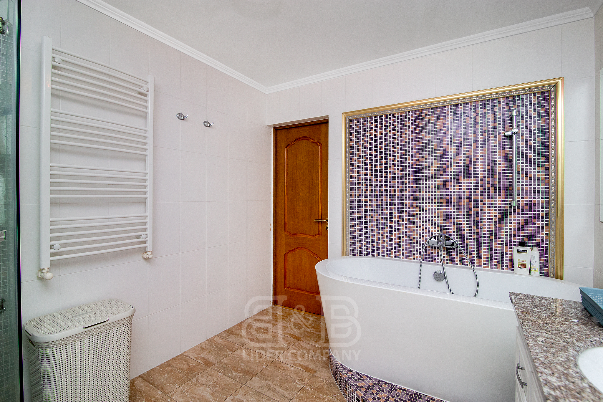 Casă la cheie 381 mp + teren 30 ari Băcioi , Străsteni