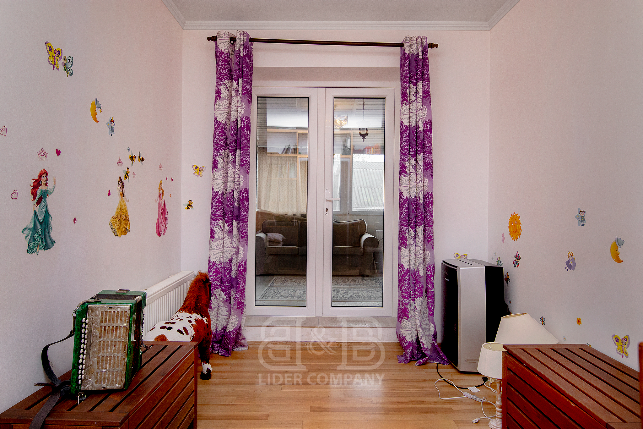 Casă la cheie 381 mp + teren 30 ari Băcioi , Străsteni