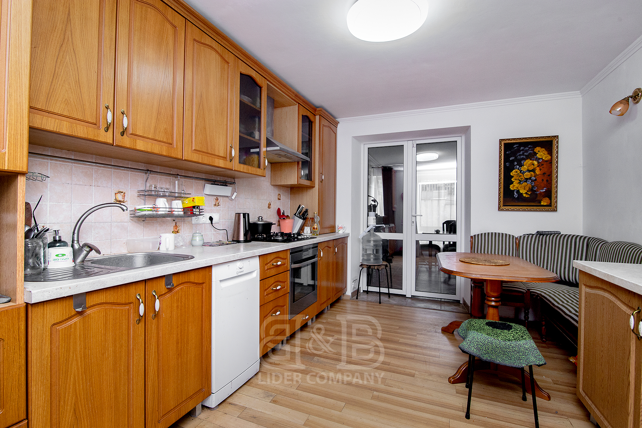 Casă la cheie 381 mp + teren 30 ari Băcioi , Străsteni
