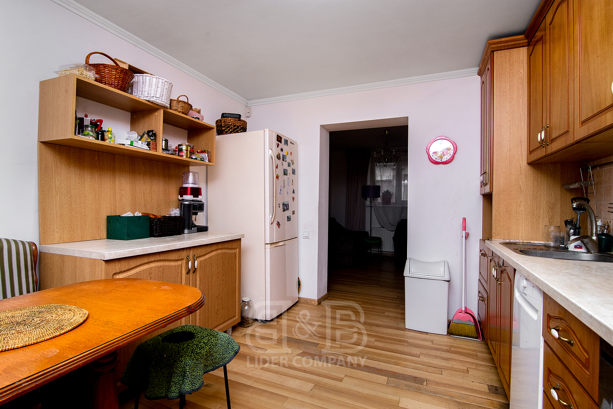 Casă la cheie 381 mp + teren 30 ari Băcioi , Străsteni