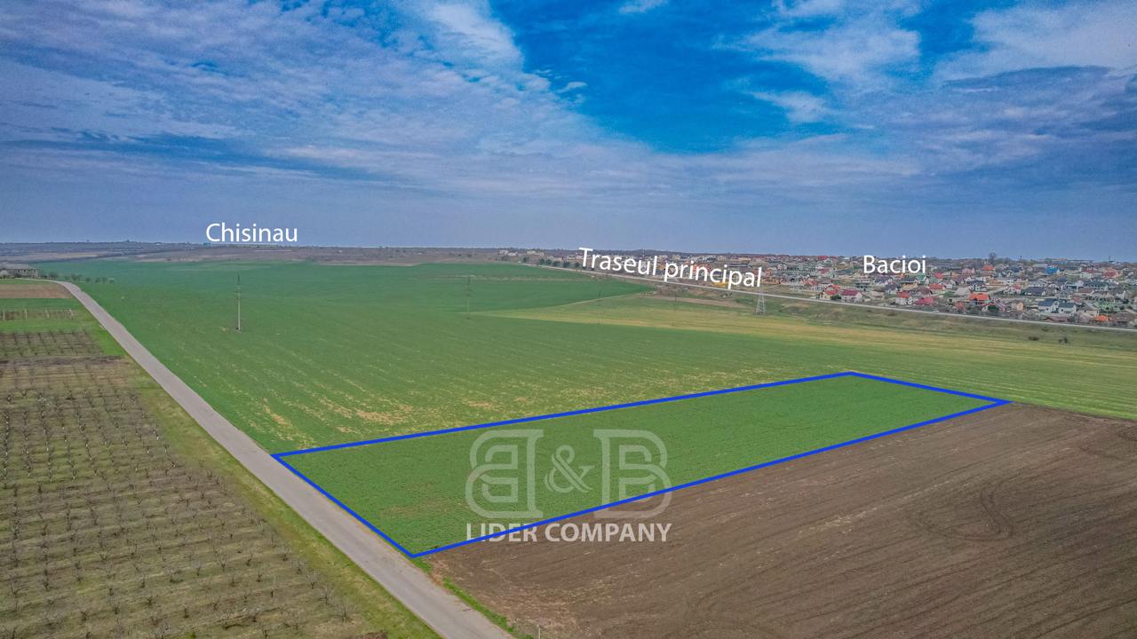 De vânzare teren agricol de 1 hectar în Bacioi