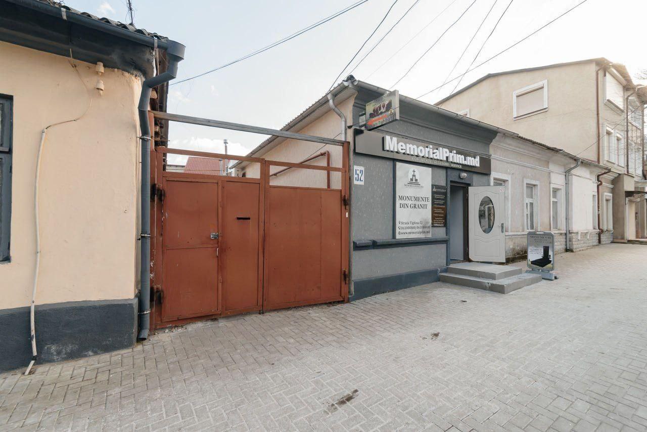 Se vinde apartament la sol, situat în sectorul Centru, pe str. Tighina.